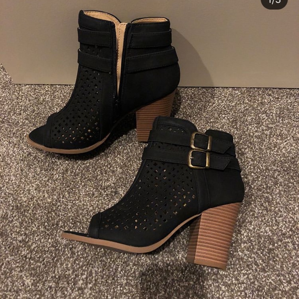 Black Wedges